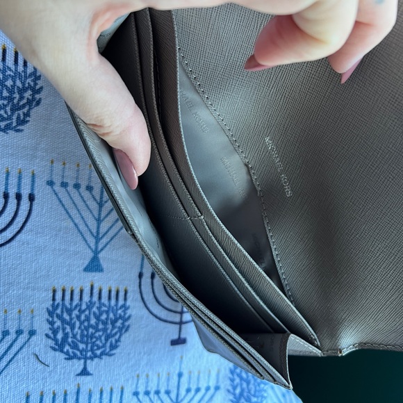 Michael Kors long wallet - Picture 4 of 6